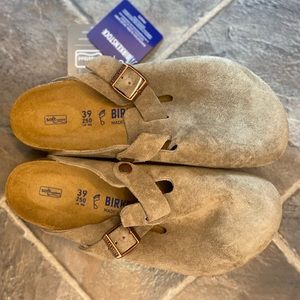 Birkenstock Boston Clog Suede in Taupe. Size 39. NWT